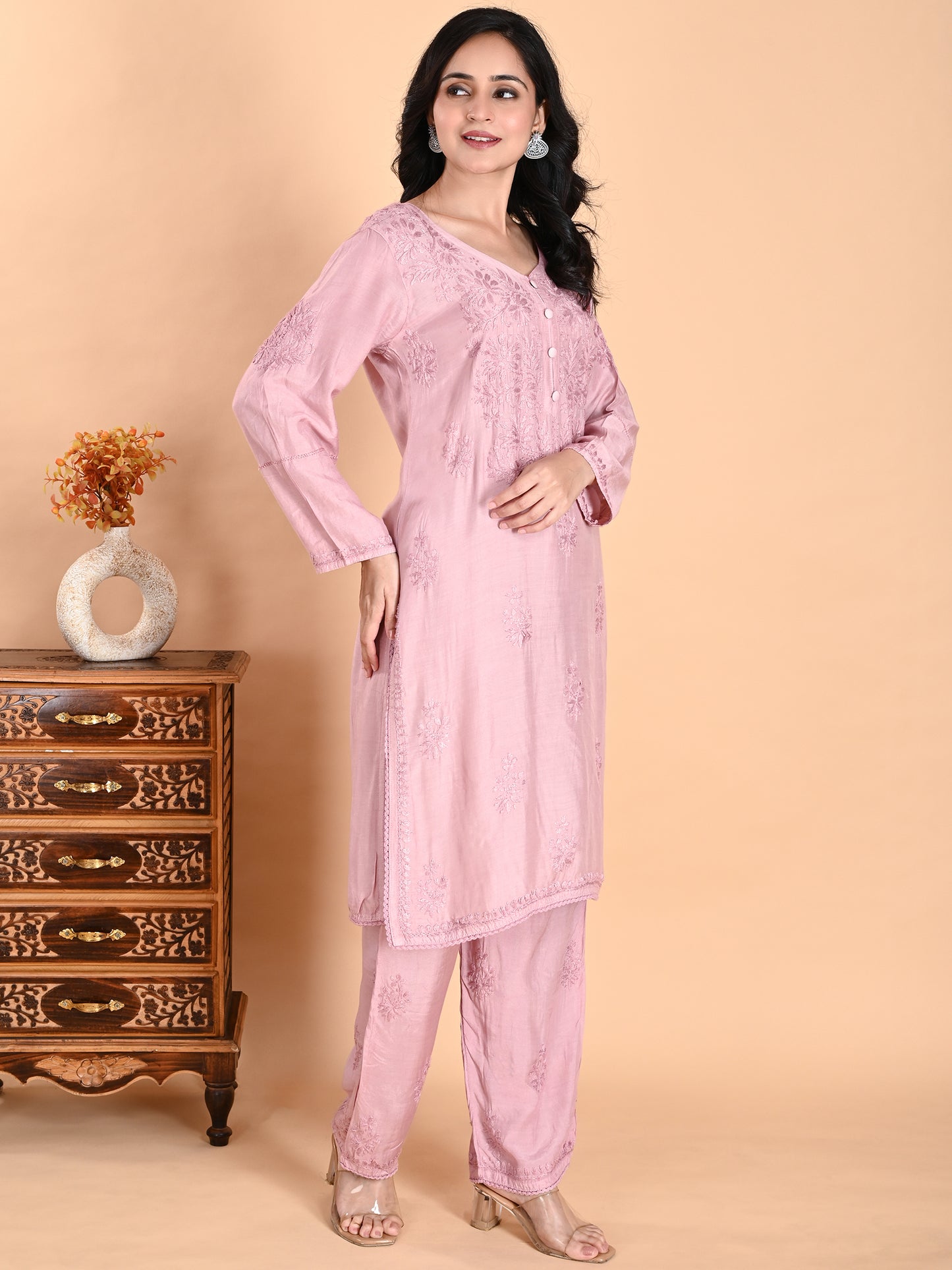 Lavender Muslin Lucknowi Chikankari Short Kurti Set with Pajama for Women with Hand Embroidery – Elegant Daily & Festive Ethnic Wear Set
