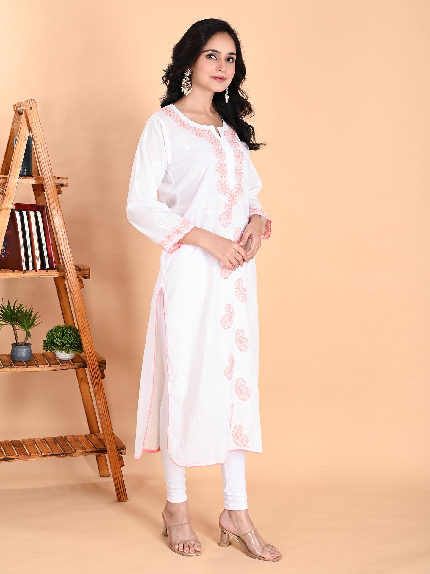 White Mulmul Cotton Lucknowi Chikankari Long Kurta for Women with Peach Hand Embroidery – Authentic Ethnic Wear Kurti
