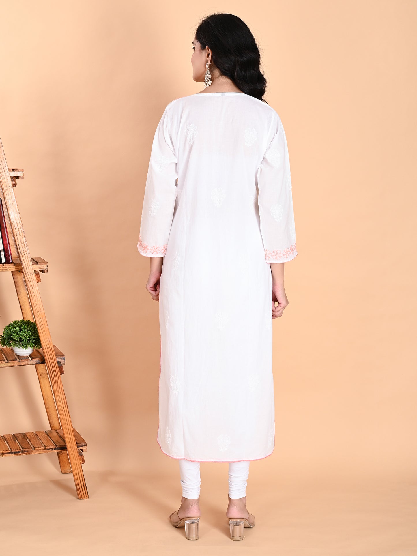 White Mulmul Cotton Lucknowi Chikankari Long Kurta for Women with Peach Hand Embroidery – Authentic Ethnic Wear Kurti