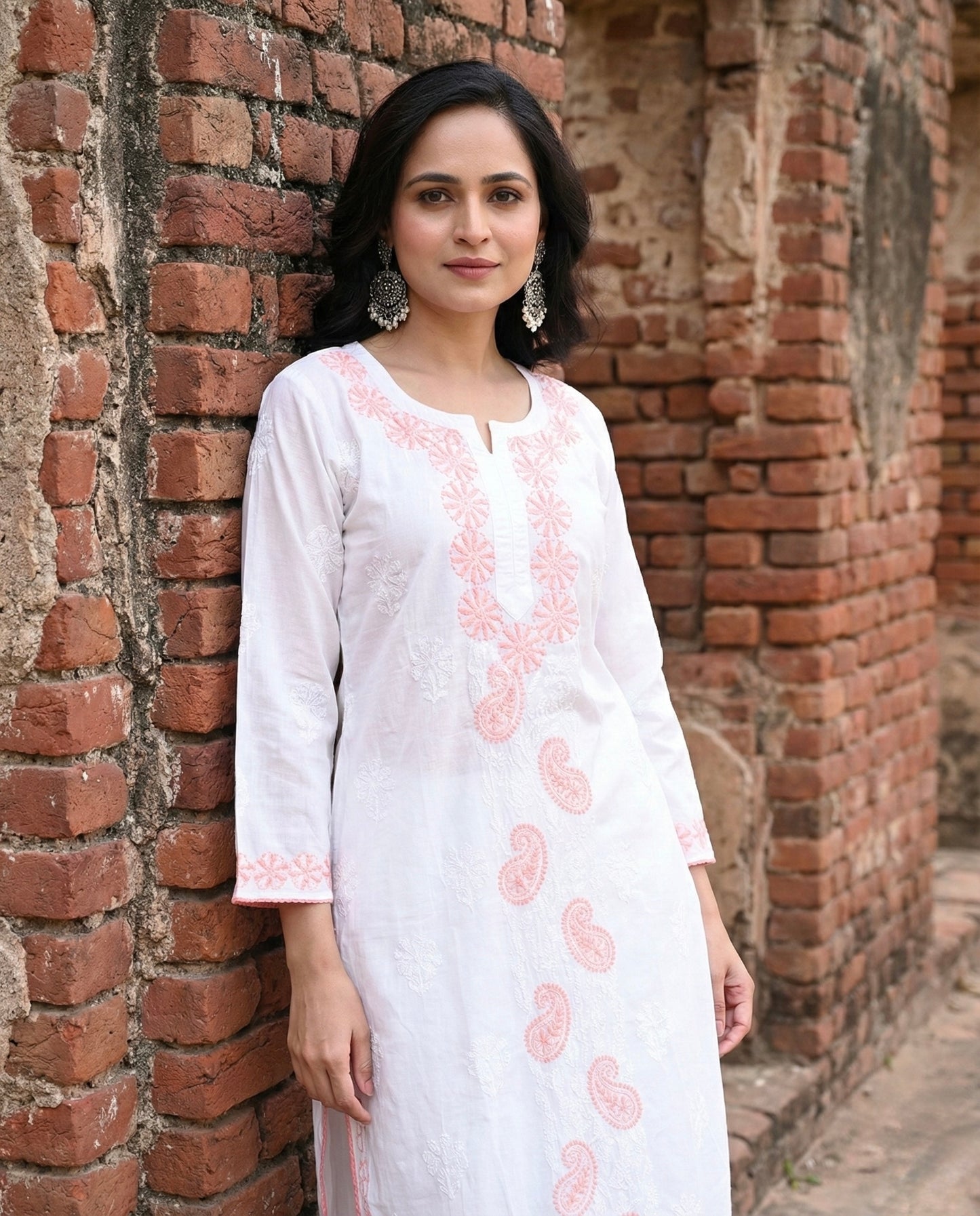 White Mulmul Cotton Lucknowi Chikankari Long Kurta for Women with Peach Hand Embroidery – Authentic Ethnic Wear Kurti